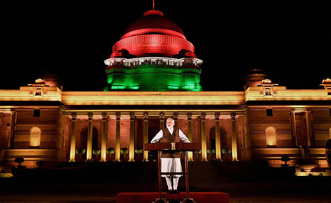 f14gfptc pm modi at rashtrapati bhavan