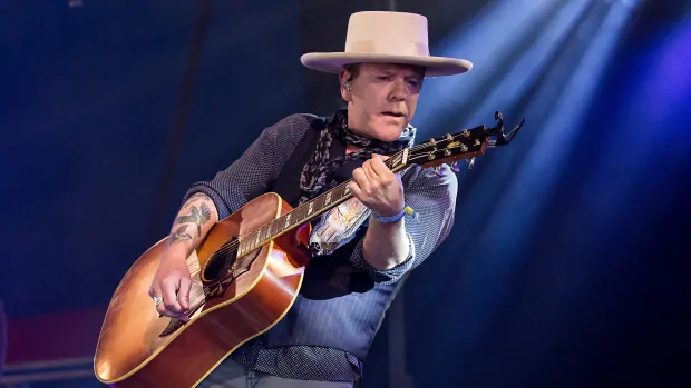 music kiefer sutherland injury 20190819