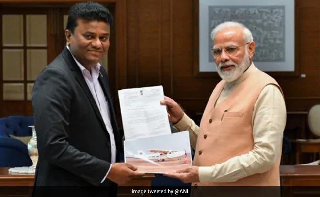 24qa58r8 pilot amol yadav meets pm modi