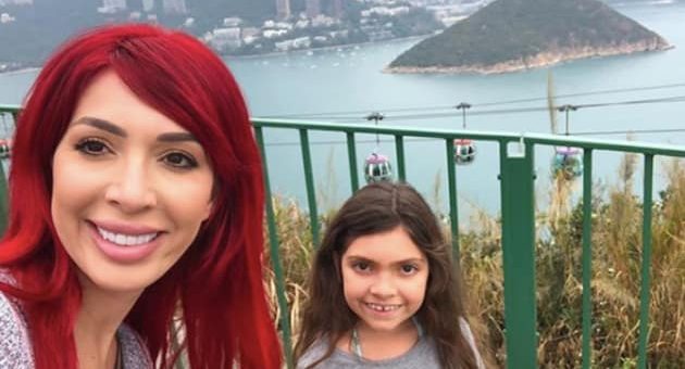 farrah and sophia abraham selfie