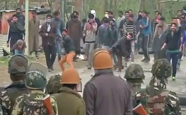 stone pelting bugam kashmir encounter