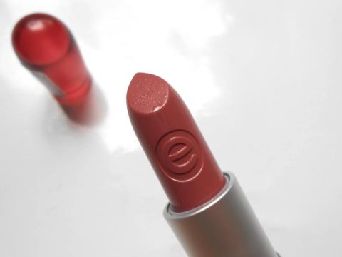 Essence Velvet Matte Lipstick Dusty Romance Review