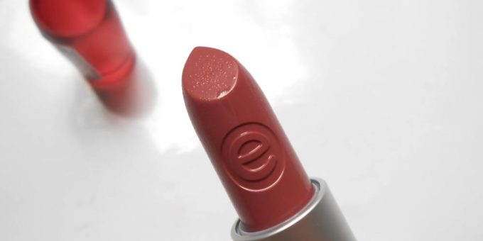 Essence Velvet Matte Lipstick Dusty Romance Review