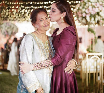 Maya Ali Celebrates Mothers Birthday 2 820x1024 1