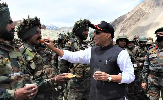 t7dvh87o rajnath singh offering ladoos to troops