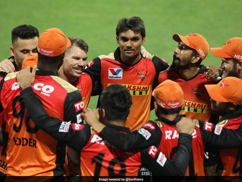 1l5aveco sunrisers hyderabad team huddle