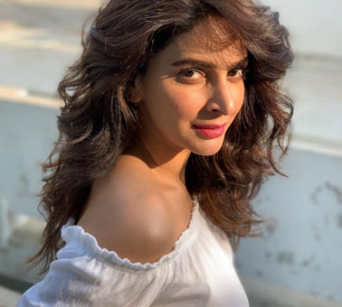 saba qamar 1 2 861x1024 1