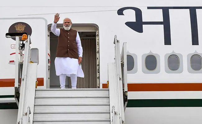 j7u1lkuo pm modi leaves for