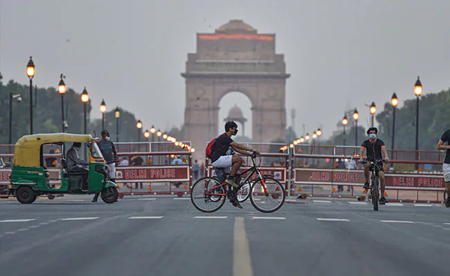 fll3lktg india gate delhi pti