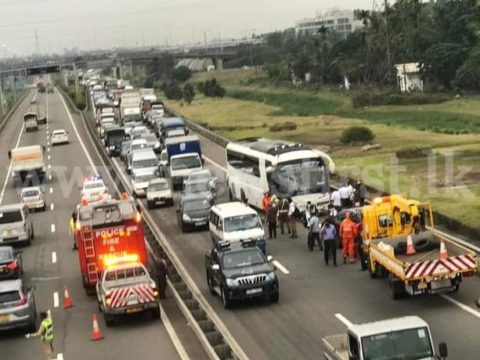 ff5bf908 b6a03070 expressway traffic jam 1 850x460 acf cropped