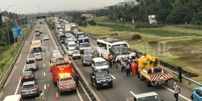 ff5bf908 b6a03070 expressway traffic jam 1 850x460 acf cropped