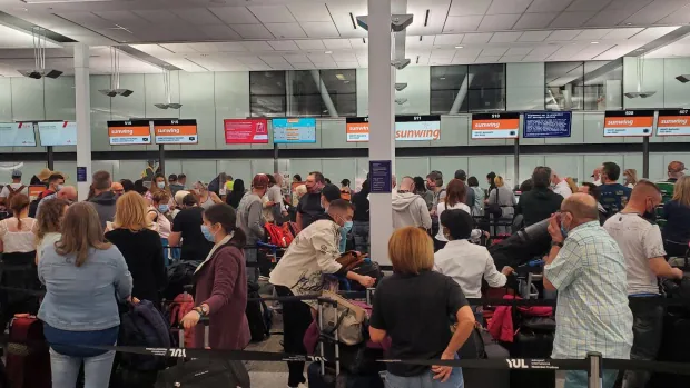 sunwing airline flight delay image 1