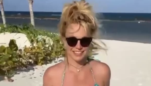 britney spears posts comforting throwback to mexico vacation aft