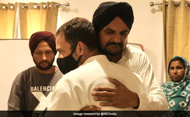 iih626ro rahul gandhi visits sidhu moosewalas