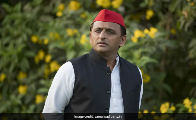 qt977dsg akhilesh yadav