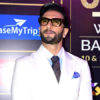 Ranveer Singh mobbed by fans at SIIMA Awards 2022 gets hit in the face