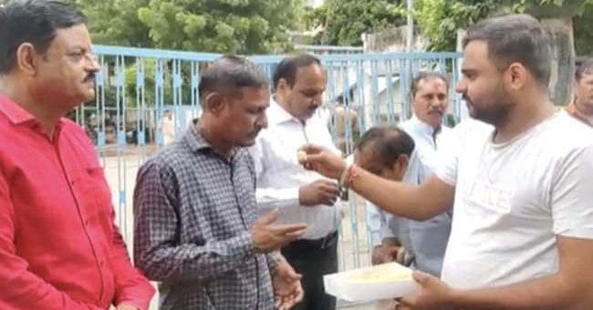 6276a82g relatives celebrating with the 11 men after their released on monday upon remission of sentence by gujarat government 625x300 16 August 22