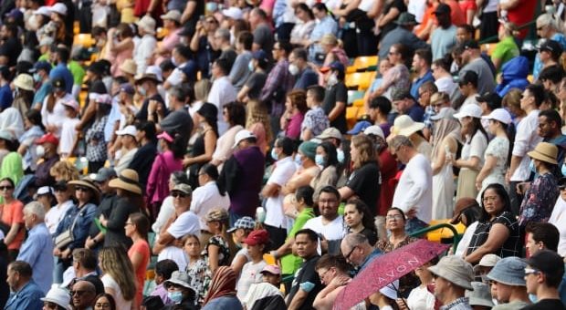 pope crowd edmonton