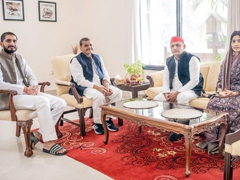 9u5oi888 akhilesh yadav shivpal yadav meet 625x300 17 November 22