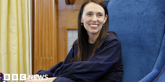 127986842 jacindaardern