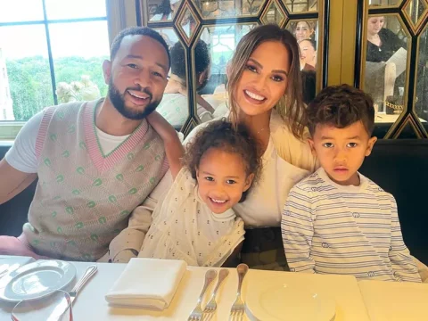 chrissy teigen john legend kids a824b8b1a7aa4414b67717e3d698f9c8.webp