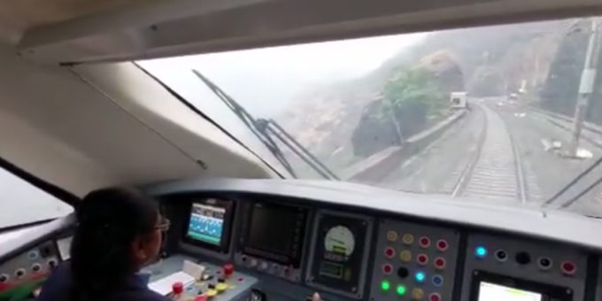 2o3qrmfg video shows surekha yadav asias first woman loco pilot operating vande bharat express 625x300 15 March 23