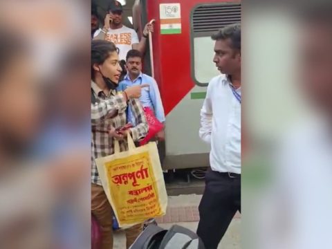 ivg1g8t bengaluru ticket checker fight with woman 625x300 15 March 23