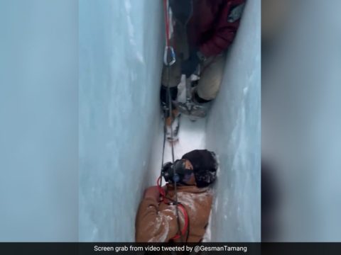 v29c9bqo the sherpa had fallen into a deep crevasse 625x300 10 June 23