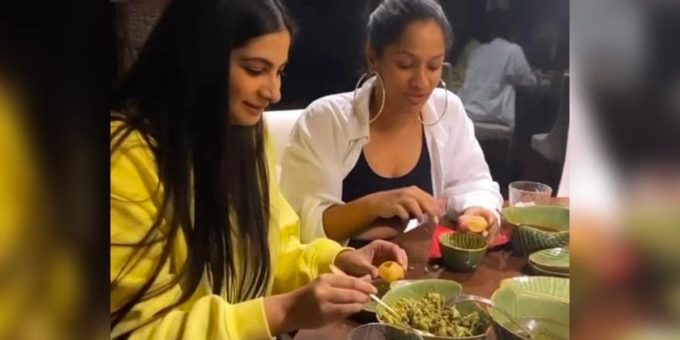 s6c8gq88 masaba gupta and rhea kapoor friendship day pani puri 625x300 07 August 23